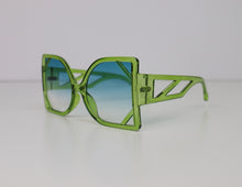 Load image into Gallery viewer, Oversize Square Fashion Sunglasses
