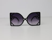 Load image into Gallery viewer, Oversize Square Fashion Sunglasses
