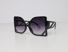 Load image into Gallery viewer, Oversize Square Fashion Sunglasses
